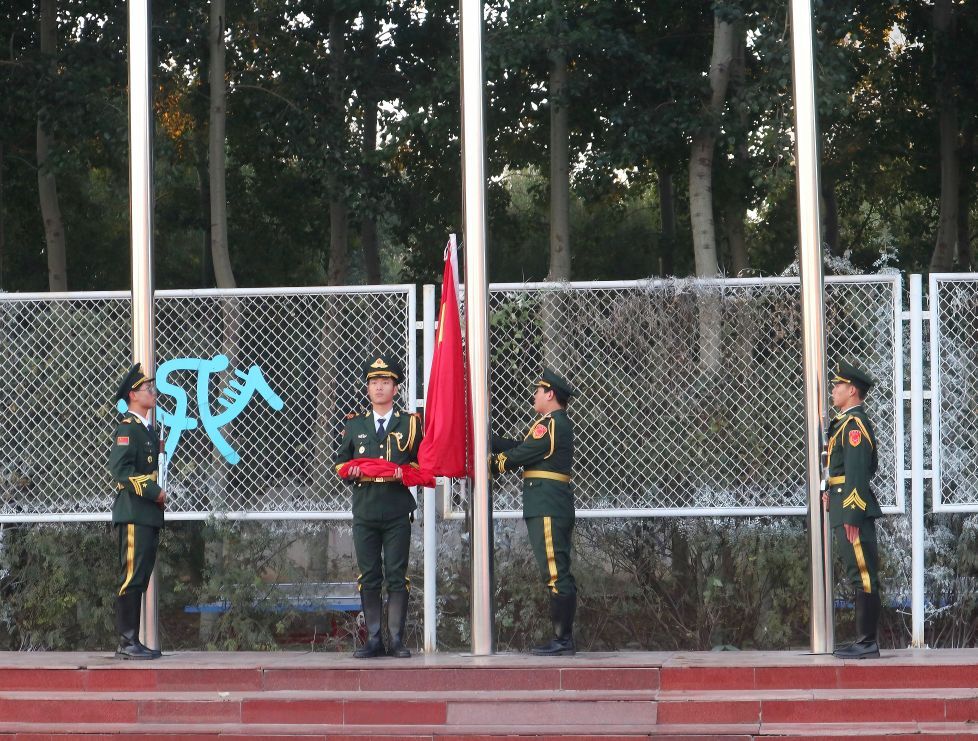 经济管理学院举行升旗仪式